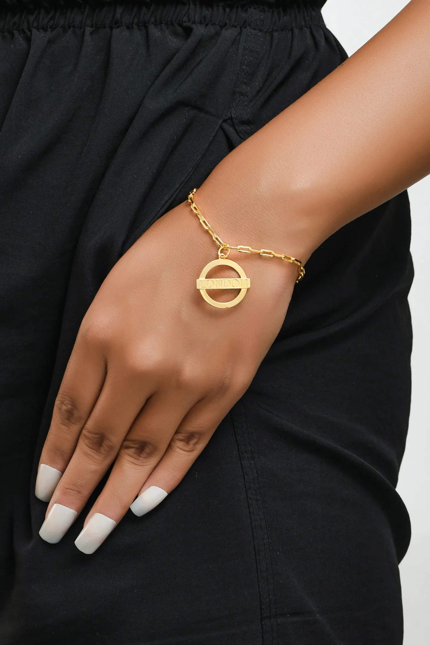 jey_jewels_london_underground_dangling_bracelet_3.webp Flash Sale London Underground Dangling Bracelet Jewellery & Pins | Luxury Gifts