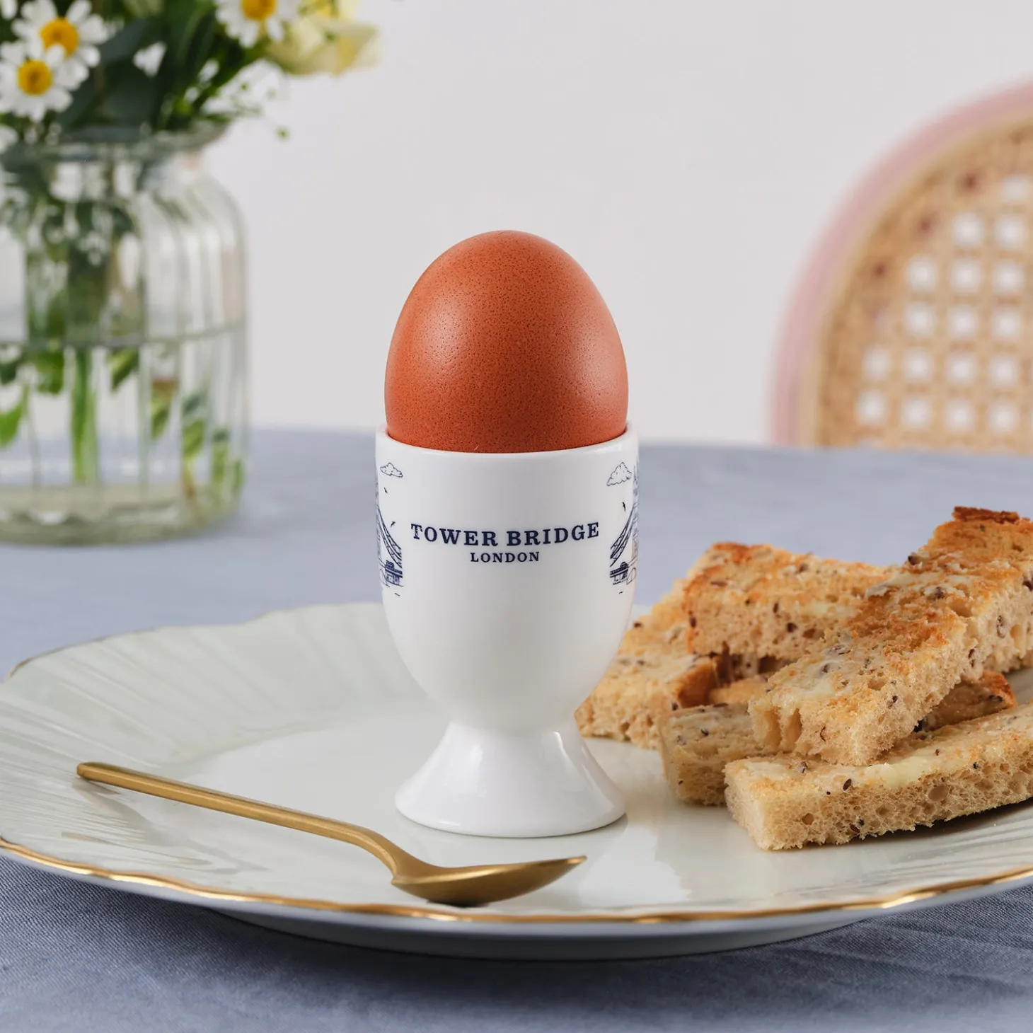 tower_bridge_egg_cup_by_victoria_eggs_1.webp Outlet Tower Bridge Egg Cup by Tower Bridge Gifts