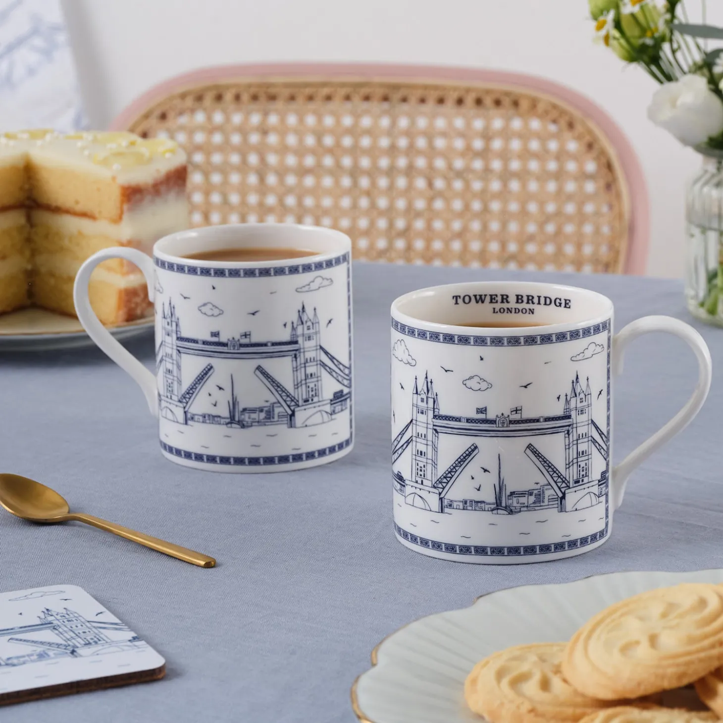 tower_bridge_fine_bone_china_mug_by_victoria_eggs_2.webp Fashion Tower Bridge Fine Bone China Mug by Mugs | Tower Bridge Gifts